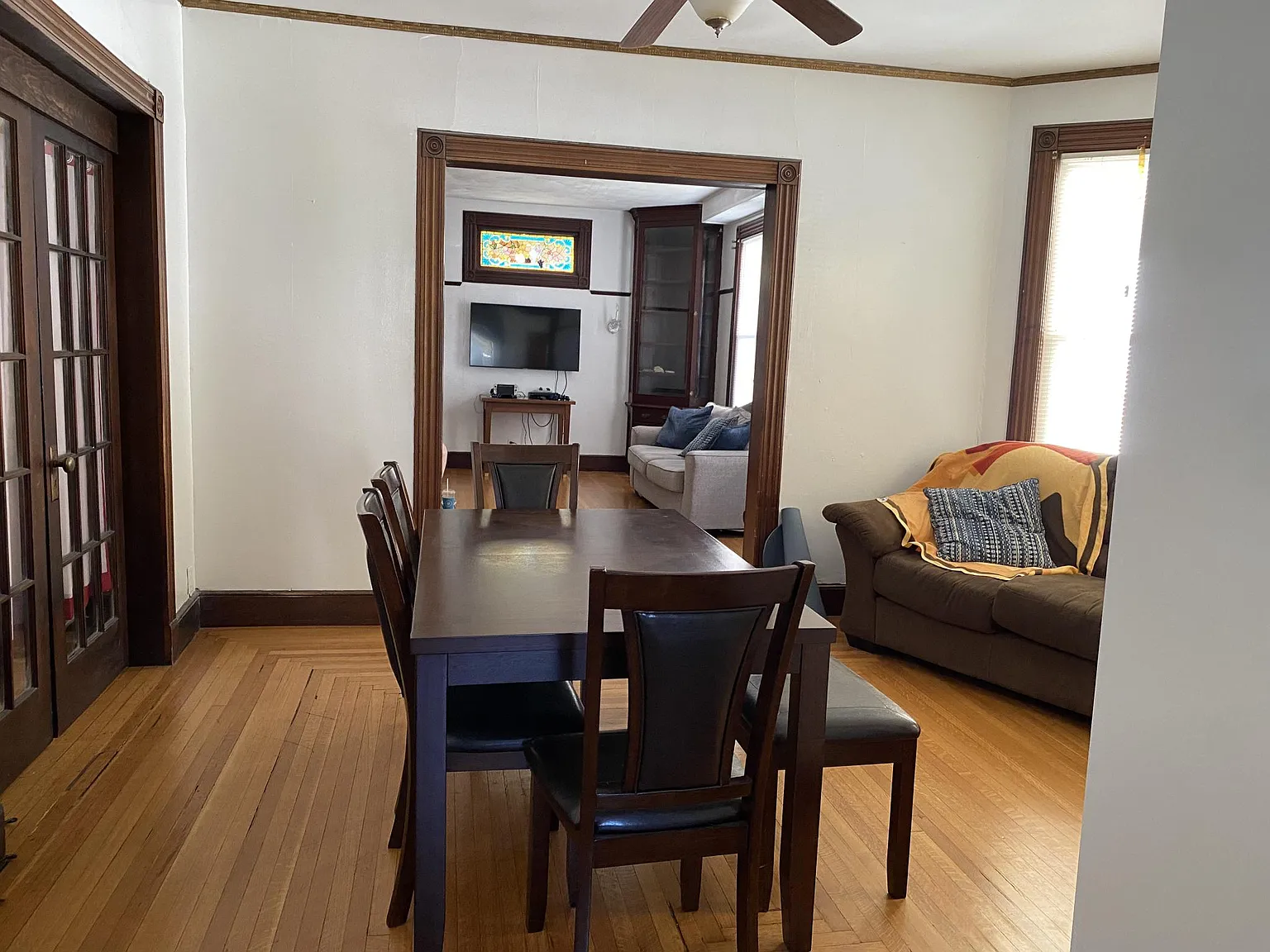 5 bed, 2.5 bath, 2704 sqft, $3,875 — Photo 3