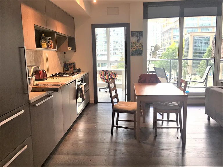 68 Smithe St #522 — Photo 4