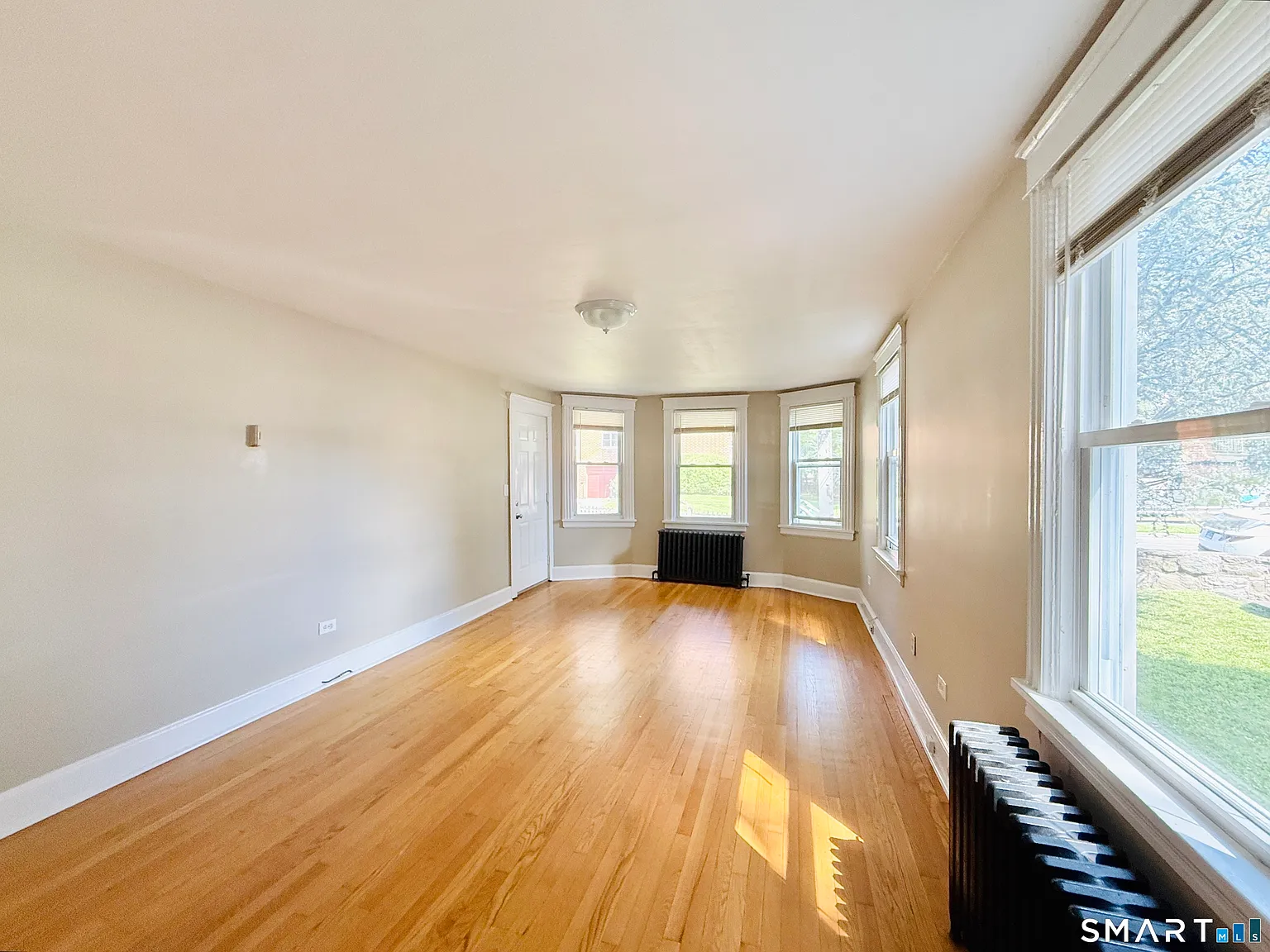 2 bed, 1.0 bath, 2168 sqft, $2,900 — Photo 2