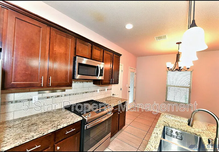 1908 William Caples St — Photo 15