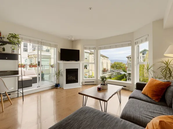 225 E 19th Ave #303, Vancouver, BC V5V 1J3