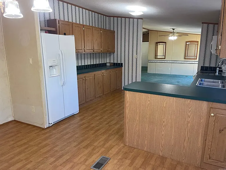 301 E Shelton Ave — Photo 19