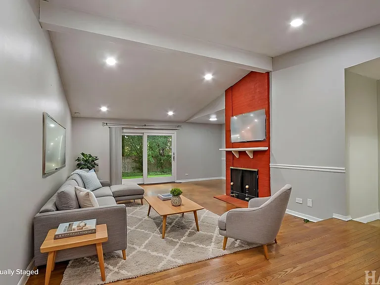 1540 N Pepper Tree Dr — Photo 5
