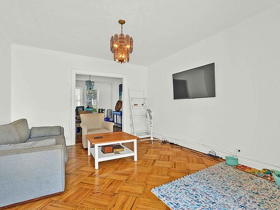5th image of 2126 38th St