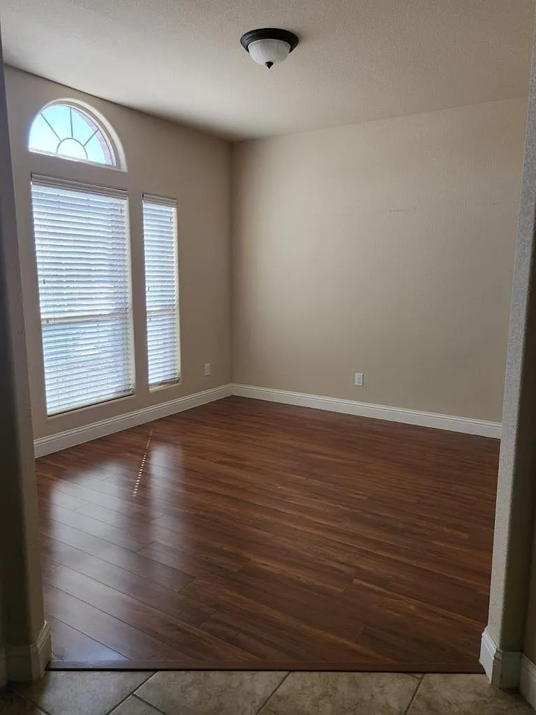 3 bed, 2.0 bath, 1859 sqft, $2,700 — Photo 3