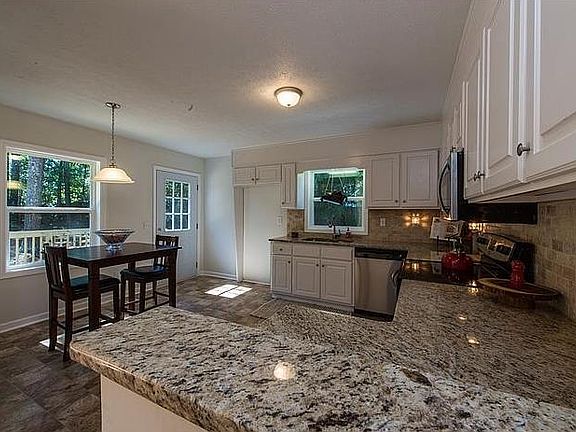 4th image of 5715 Macedin Dr