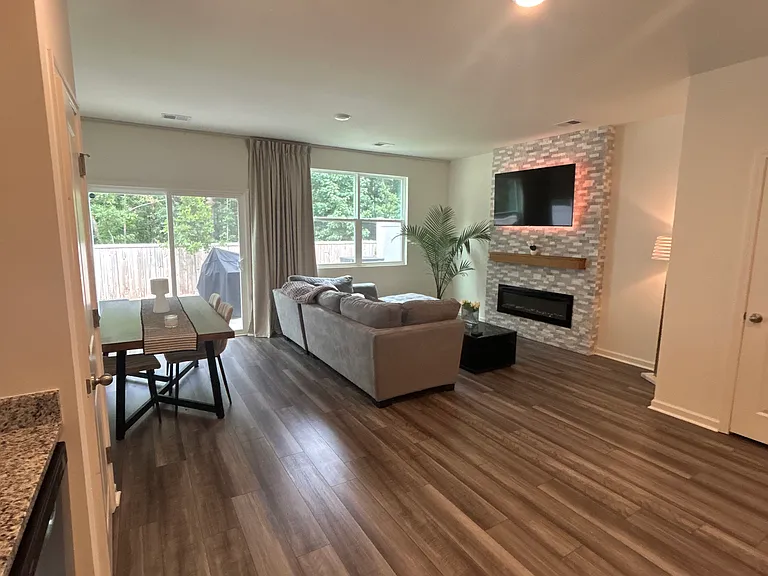 204 Trumpet Vine Dr — Photo 1