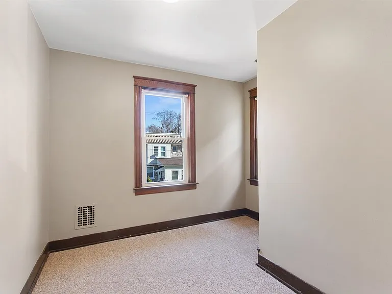 34 S Royal St — Photo 13