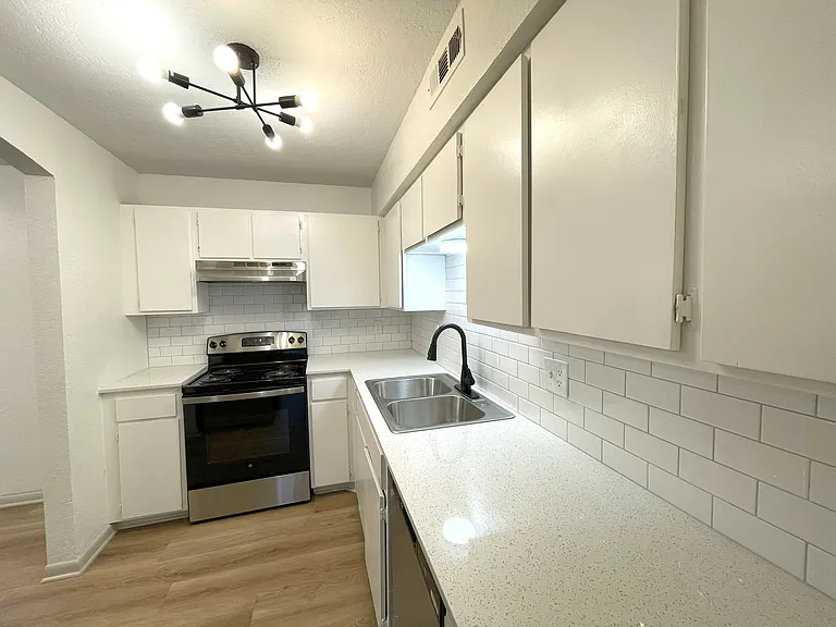 Isabella at Norman Apartments — Photo 8