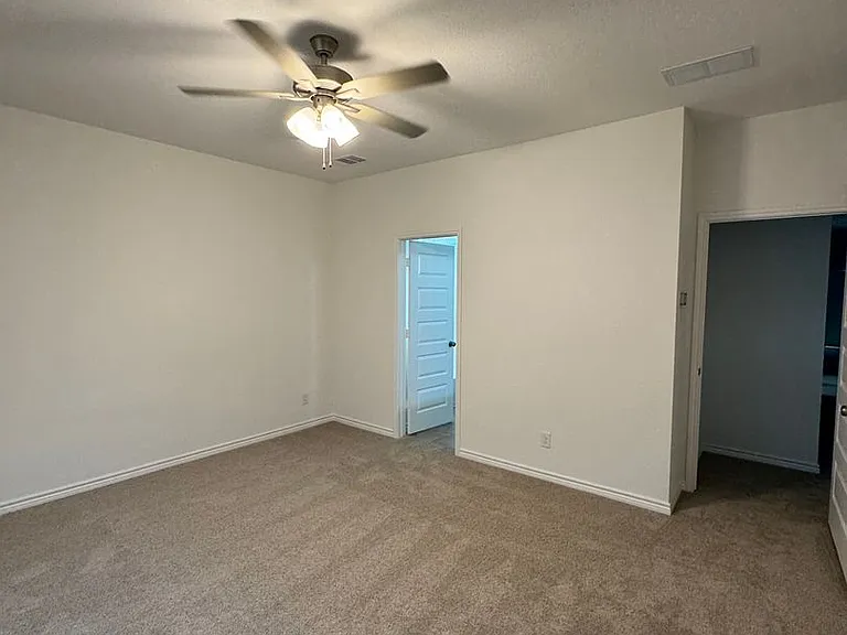 504 Saddle Ln — Photo 8