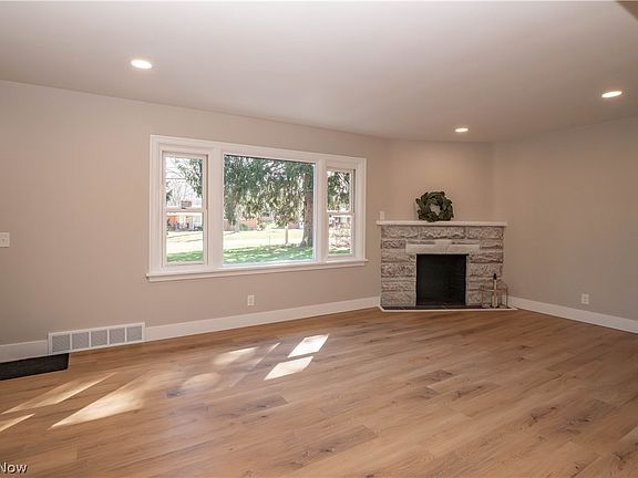 4th image of 2849 Wise Ave NW