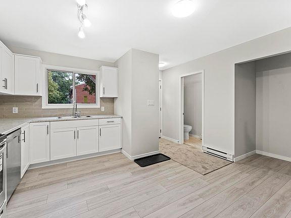2nd image of 3072 Meadowbrook Ln #2