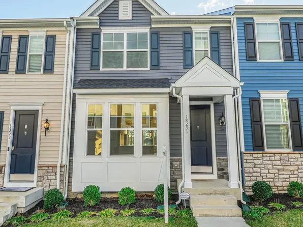 18231 Summit Pointe Dr, Triangle, VA 22172