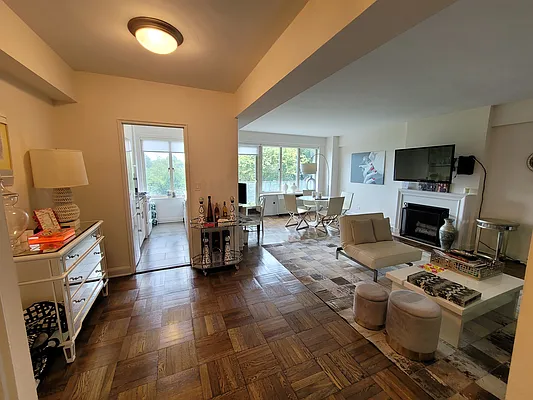 Rented by essential NEW YORK Real Estate | media 19