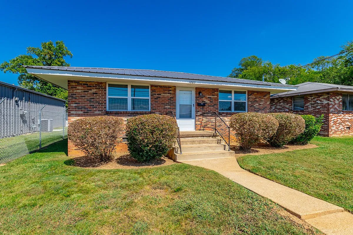 2 bed, 1.0 bath, 825 sqft, $1,500 — Photo 2