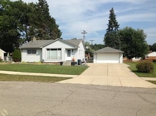 630 N Hagadorn St, South Lyon, MI 48178