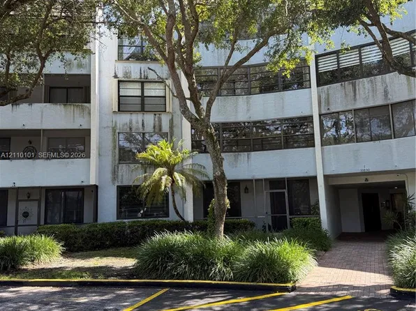 10850 N Kendall Dr #412, Miami, FL 33176