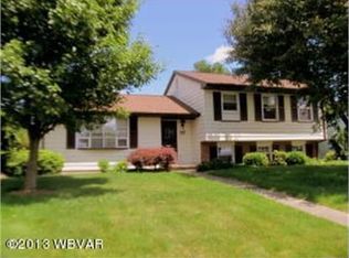 1434 Pebblewood Ln, Williamsport, PA 17701