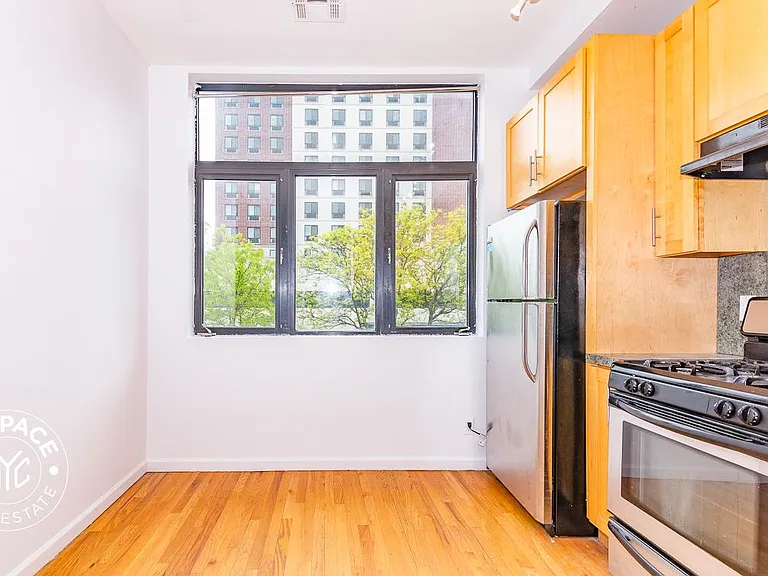 325 Kosciuszko St #1 — Photo 6