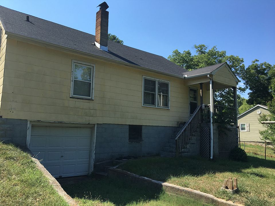 2nd image of 3912 Bryant St
