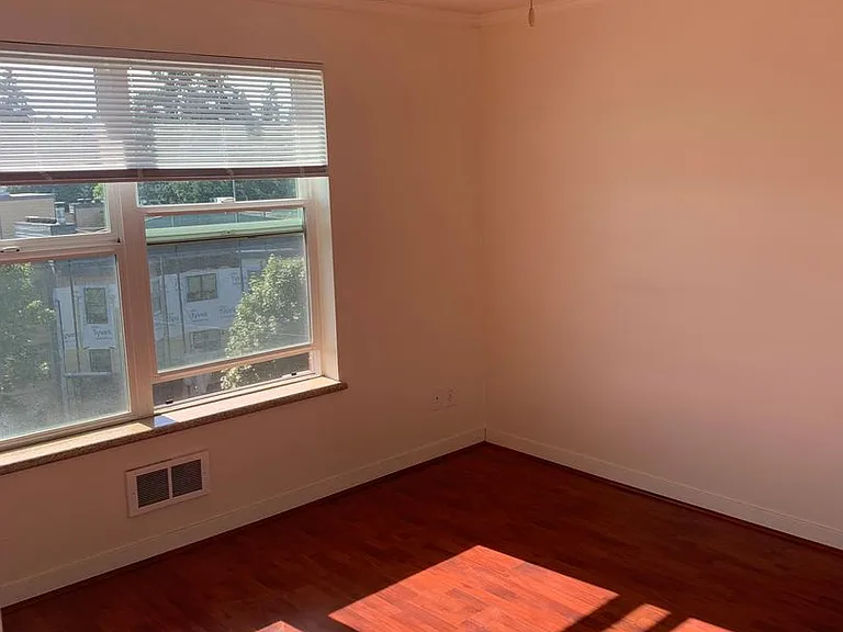 Howard Park Apartments — Photo 31