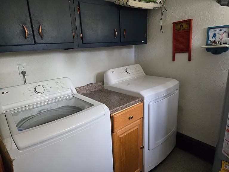 213 Hickory St #STUDENT RENTAL — Photo 14