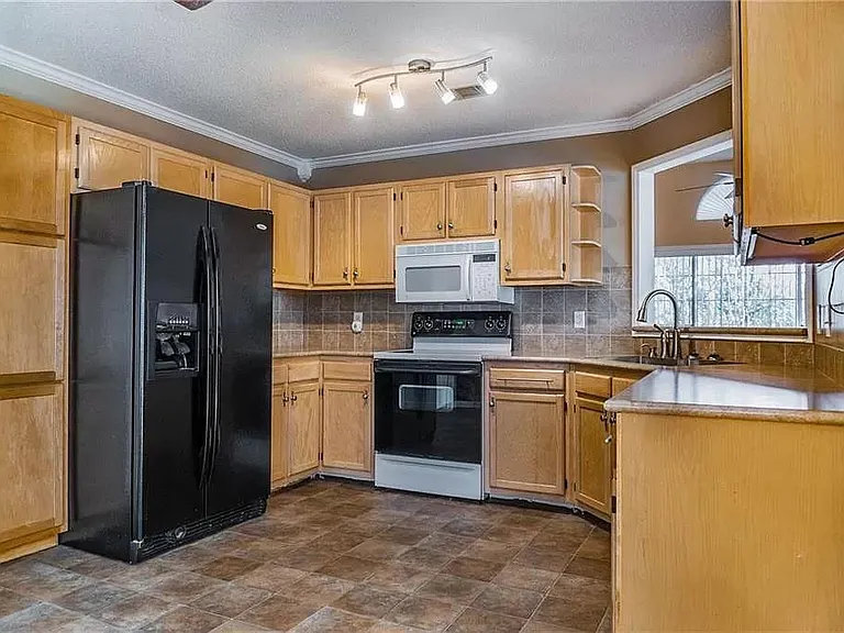 5605 Stewart Woods Dr — Photo 11
