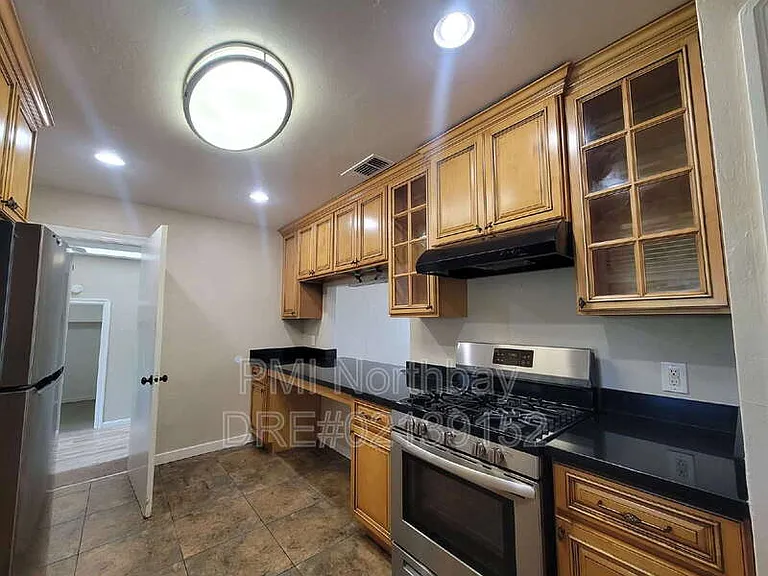 225 Madison St — Photo 7