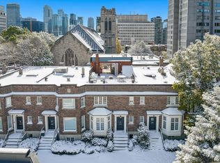 4 Redpath Row, Montraal, QC H3G 1E5