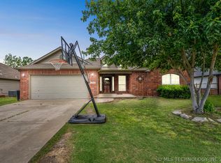 11269 S 280th Ave E, Coweta, OK 74429