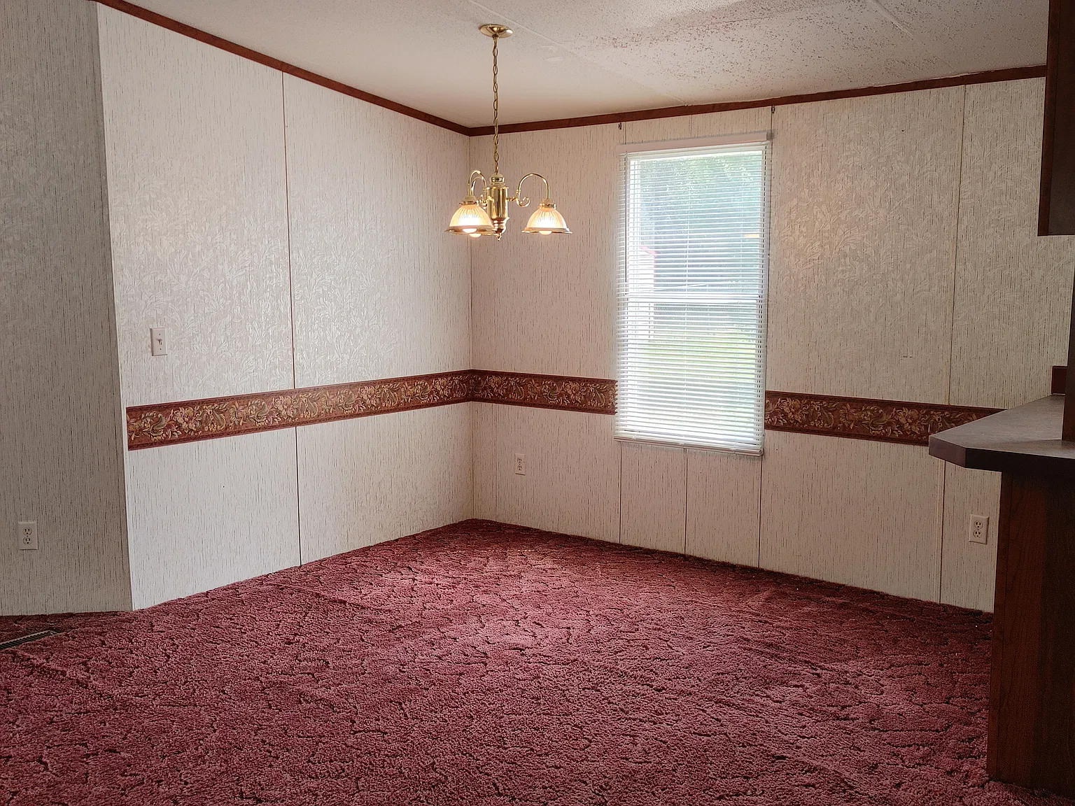 3 bed, 1200 sqft, $1,390 — Photo 2