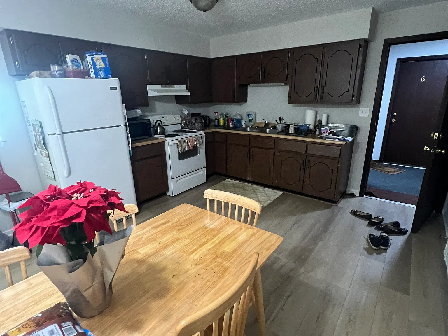 2 bed, 900 sqft, $1,400 — Photo 1