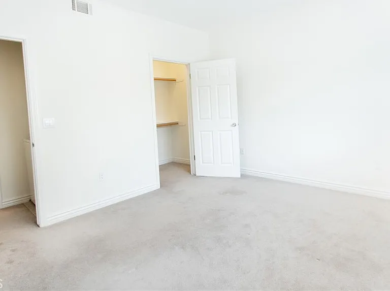 3662 Clarington Ave #3 — Photo 8