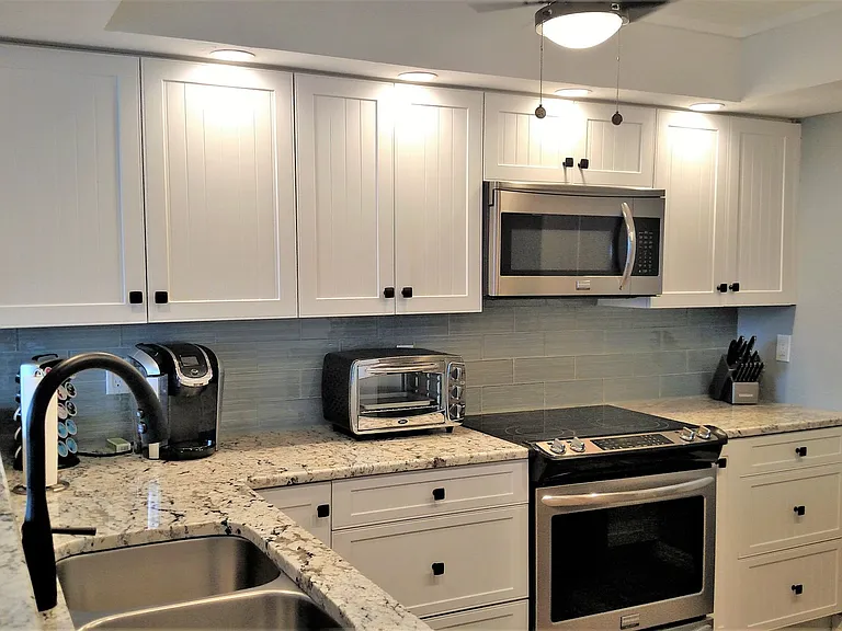 627 Alhambra Rd #702 — Photo 9