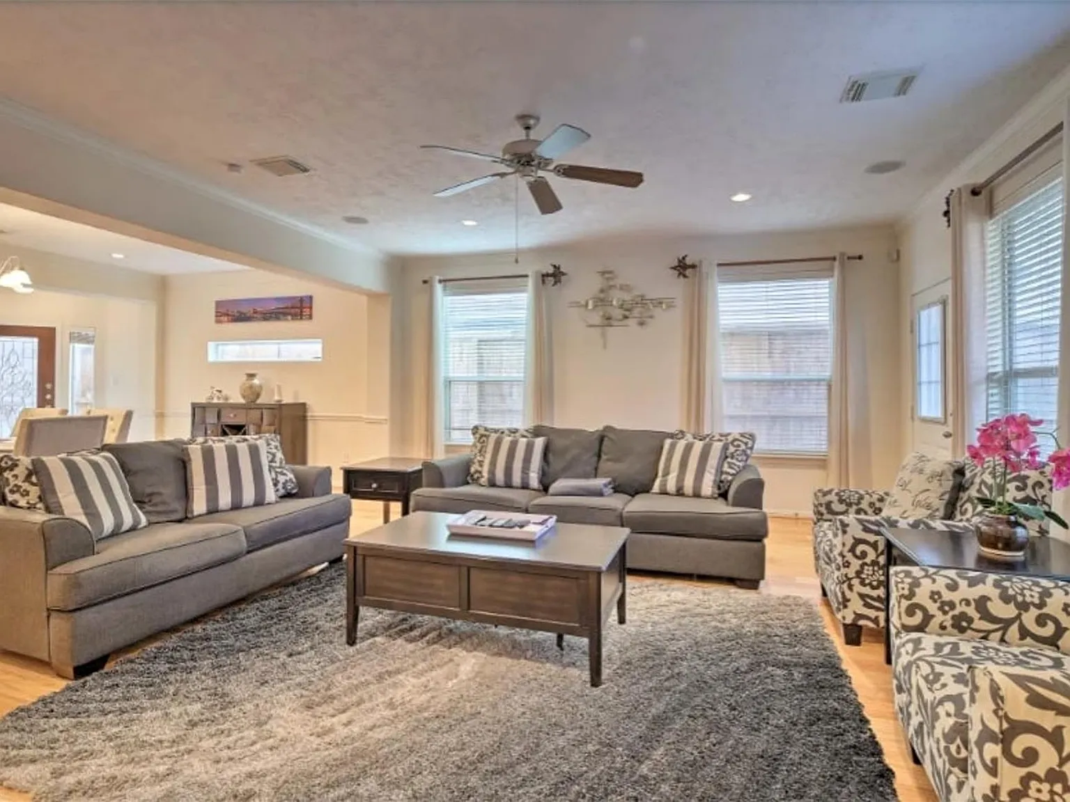 4 bed, 2.5 bath, 2529 sqft, $4,950 — Photo 3