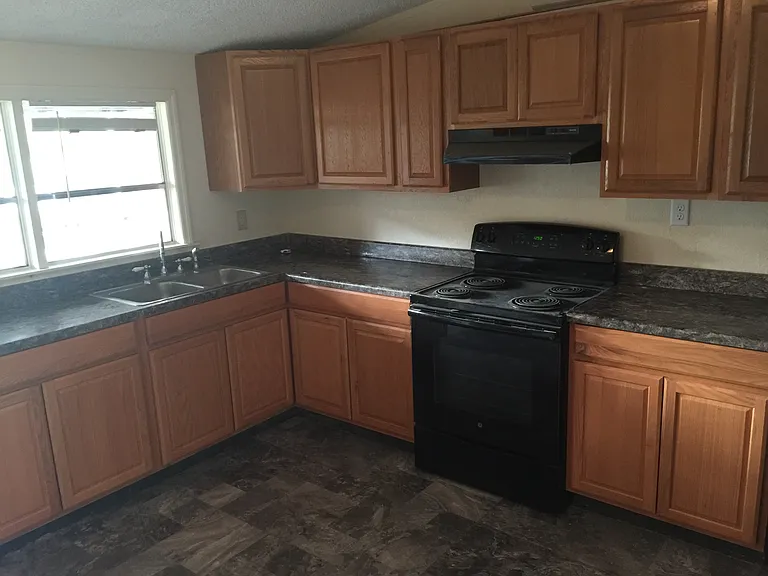 18102 Lake Front Dr — Photo 3