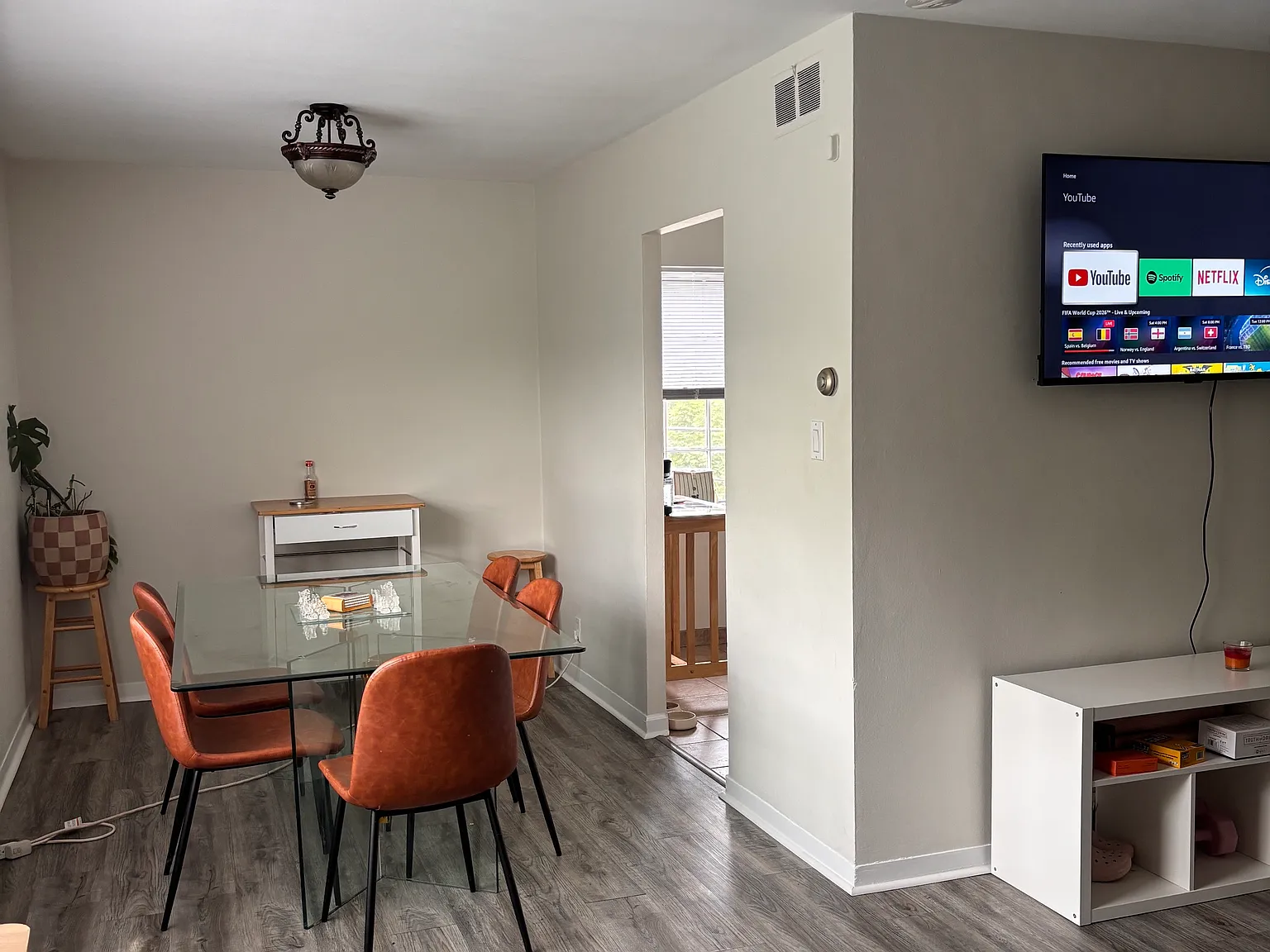 2 bed, 900 sqft, $1,400 — Photo 2