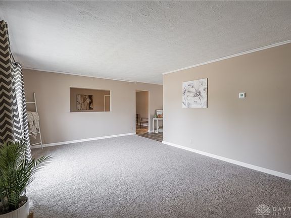 3rd image of 410 Weinland Dr
