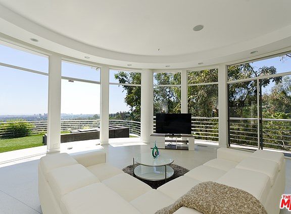 4th image of 9450 Sierra Mar Dr