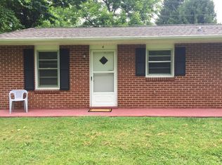 132 Bowman Rd APT 4, Johnson City, TN 37601