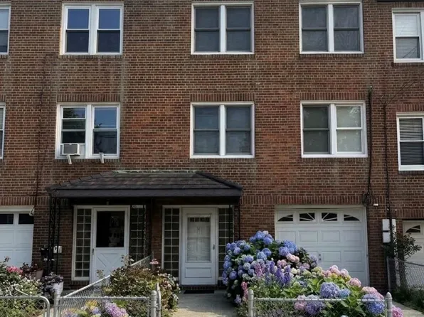 83-32 60th Avenue, Middle Village, NY 11379