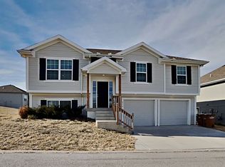 216 Coleen Dr, Raymore, MO 64083