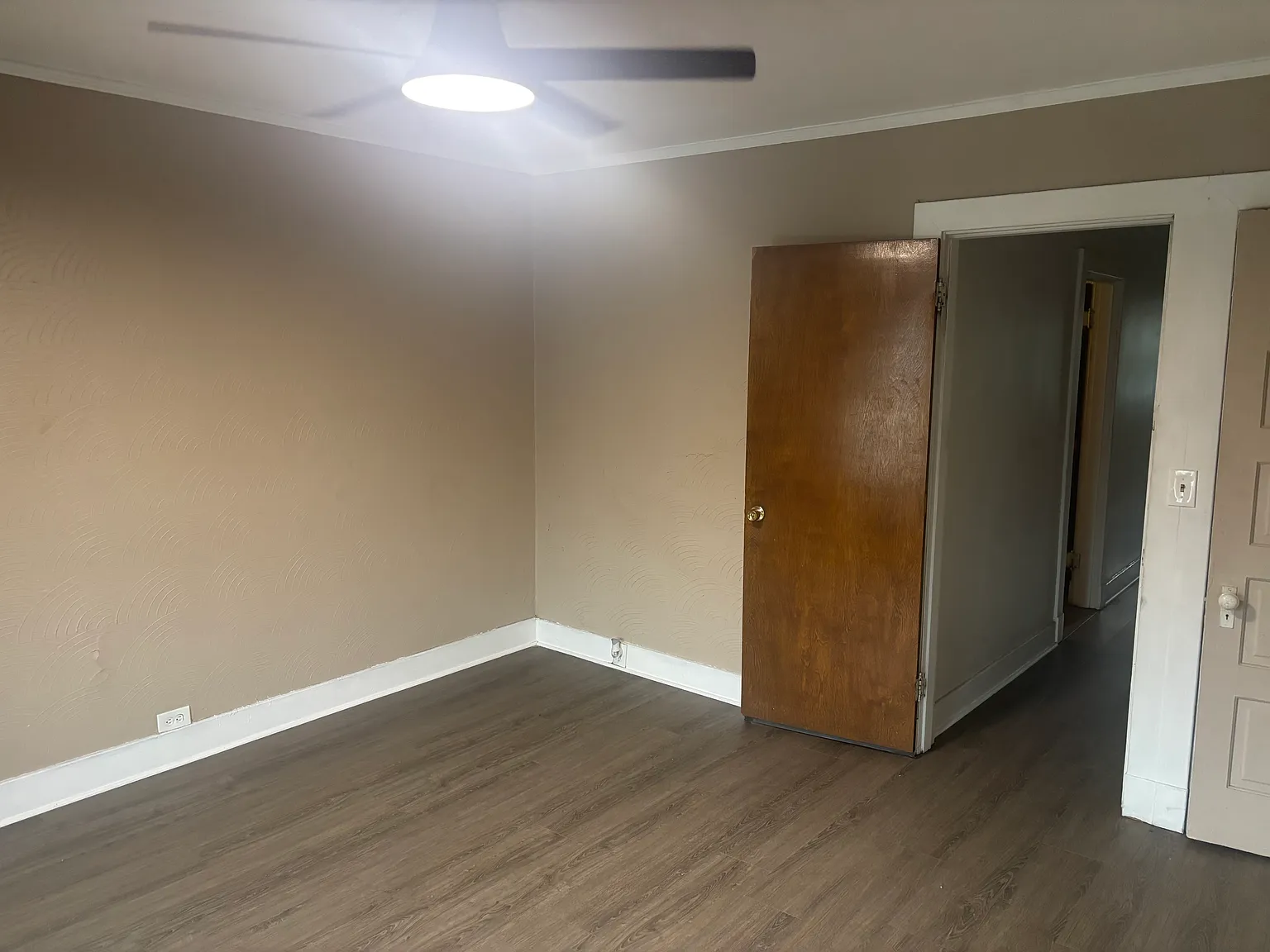3 bed, 1.5 bath, 1650 sqft, $1,300 — Photo 4