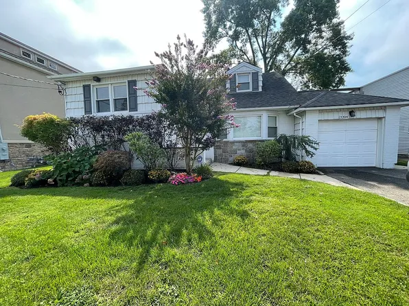 3204 Judith Ln, Oceanside, NY 11572