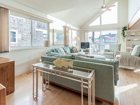 5th image of 127 E 15th St