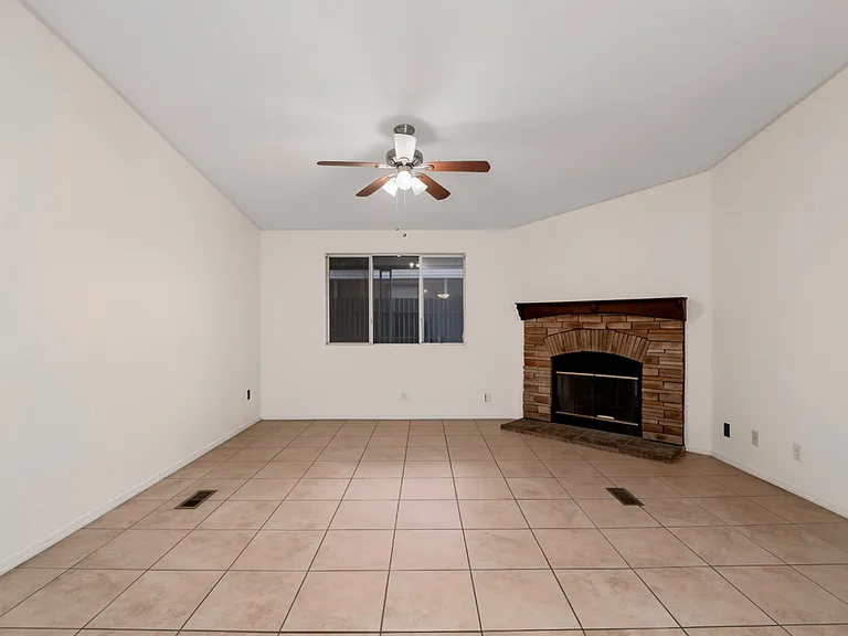 13507 W Stella Ln — Photo 16