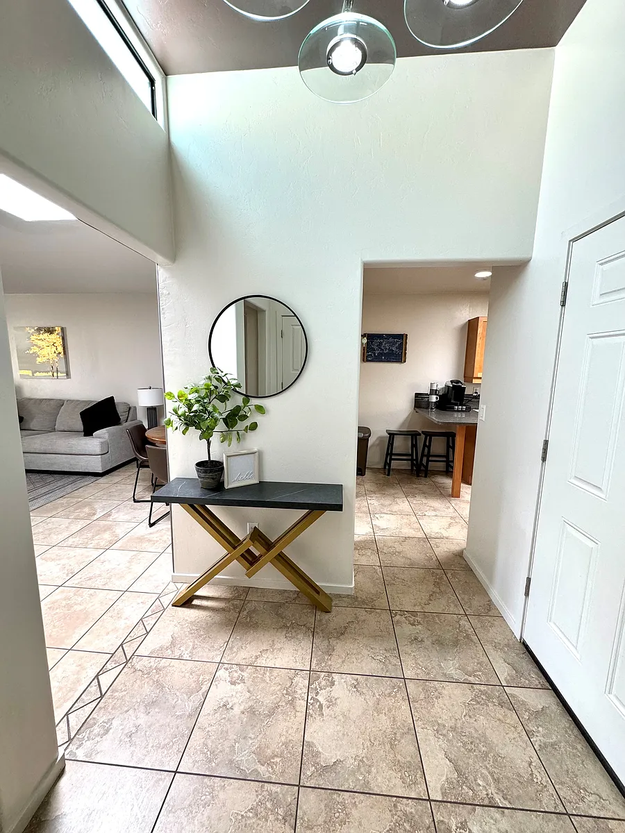 Building Photo - 650 E Camino Alteza