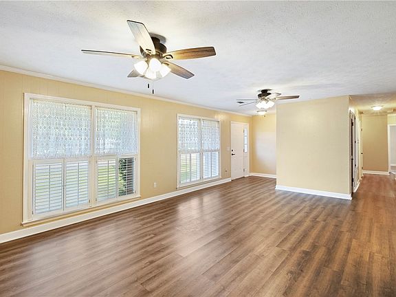 3rd image of 1800 Calcutta Dr