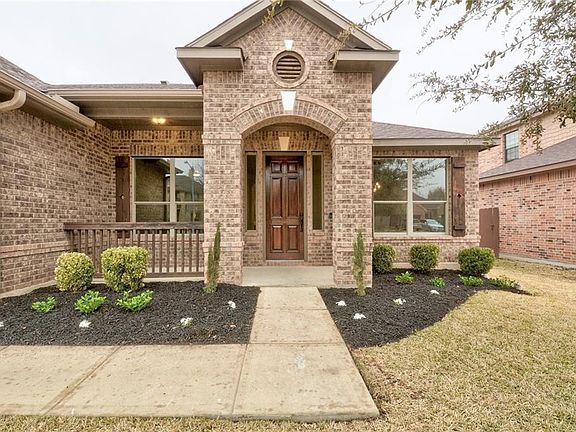 3rd image of 308 Island Oak Dr