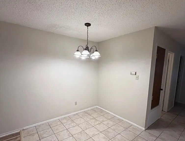 1202 Royal Crest Dr — Photo 12